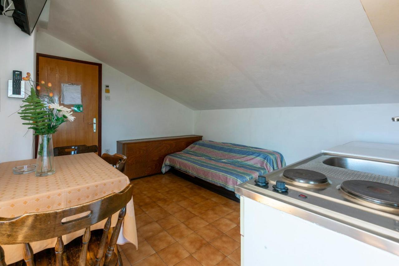 Apartments Rozaria Dramalj Eksteriør billede