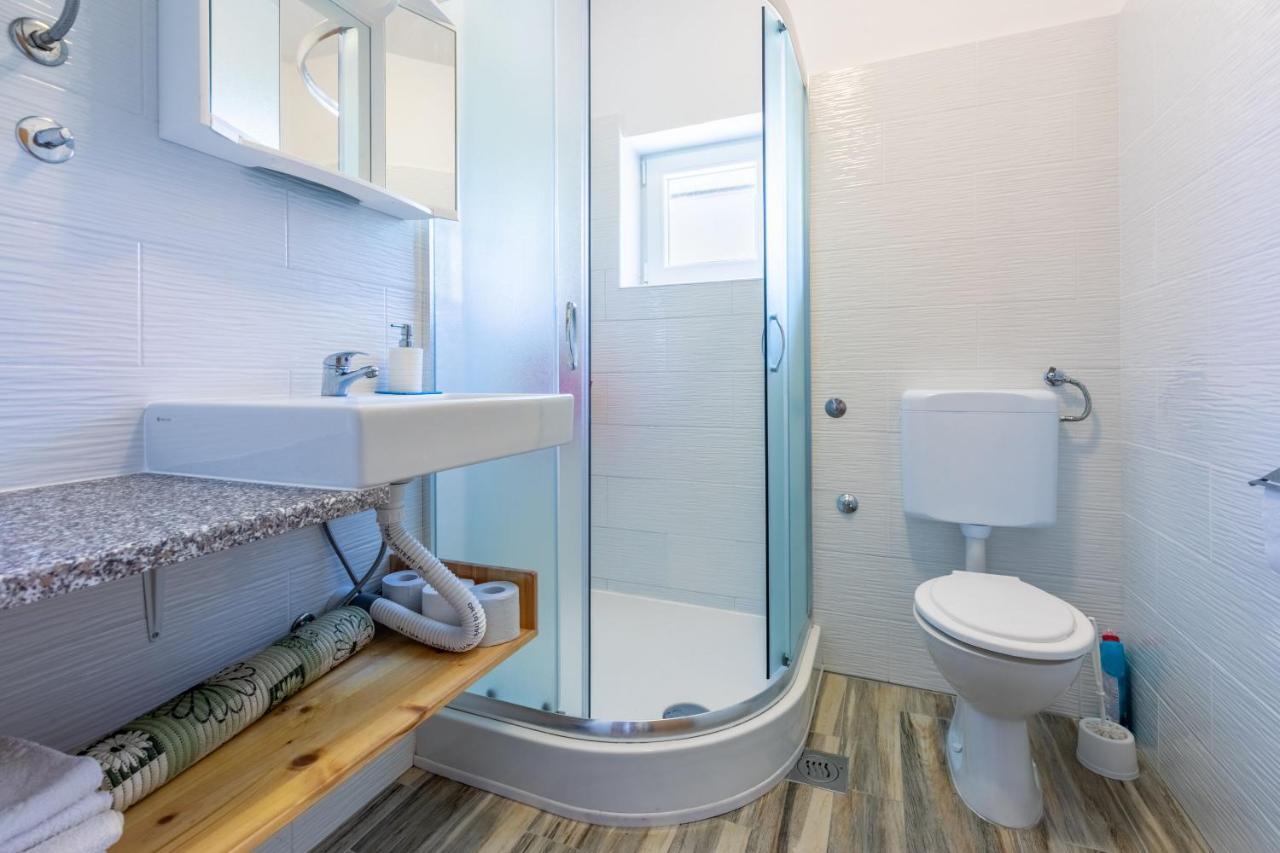 Apartments Rozaria Dramalj Eksteriør billede